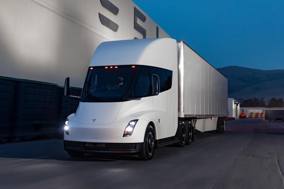 在发表五年后，Tesla终于开始接受Semi半挂卡车的预订