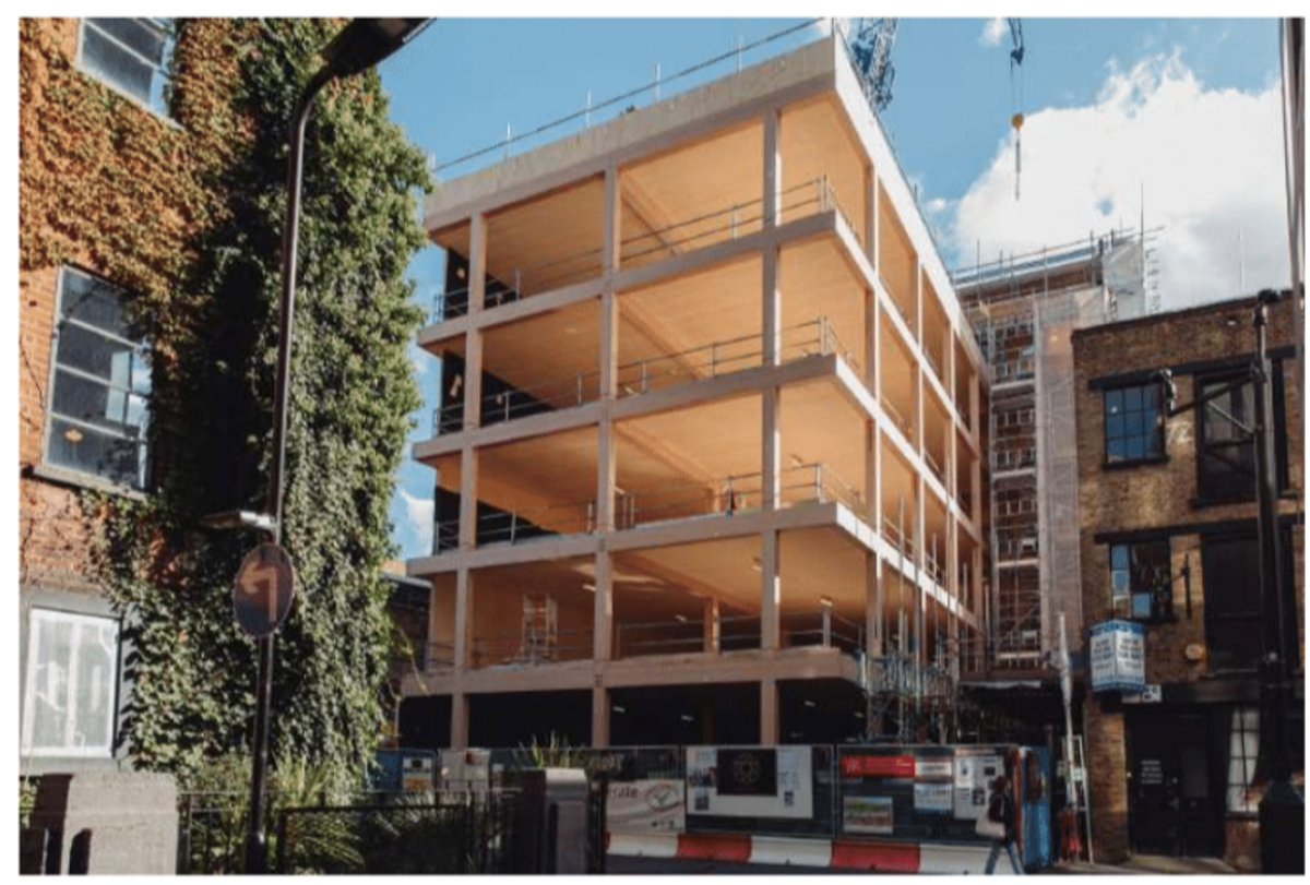 伦敦的黑白建筑展示了木结构建筑技术