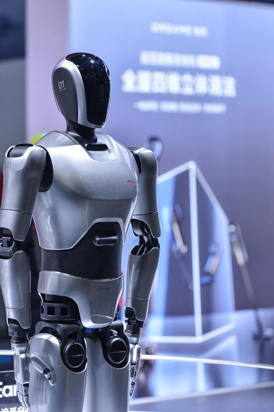 AWE同台竞技：中国扫地机器人上演“不同人生”