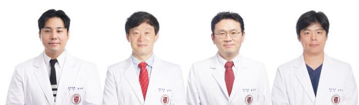 (from Left) Prof. Jun-hee Lee, Hyun-koo Kim, Jin-Wook Hwang, Jae-Ho Chung, the Department of Thoracic and Cardiovascular Surgery, Korea University College of Medicine.