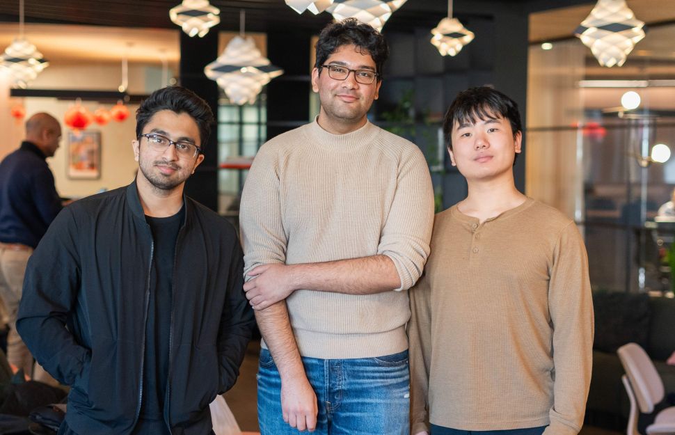 三位创始人合影：Rishabh Sambare，Rahul Gudise和秦浩坤。