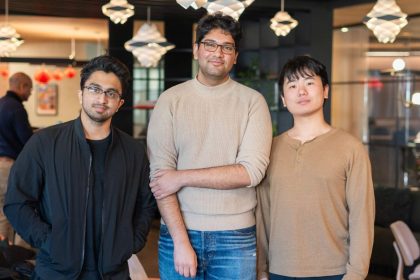 三位创始人合影：Rishabh Sambare，Rahul Gudise和秦浩坤。