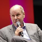 迈克尔·艾斯纳在公开场合发言