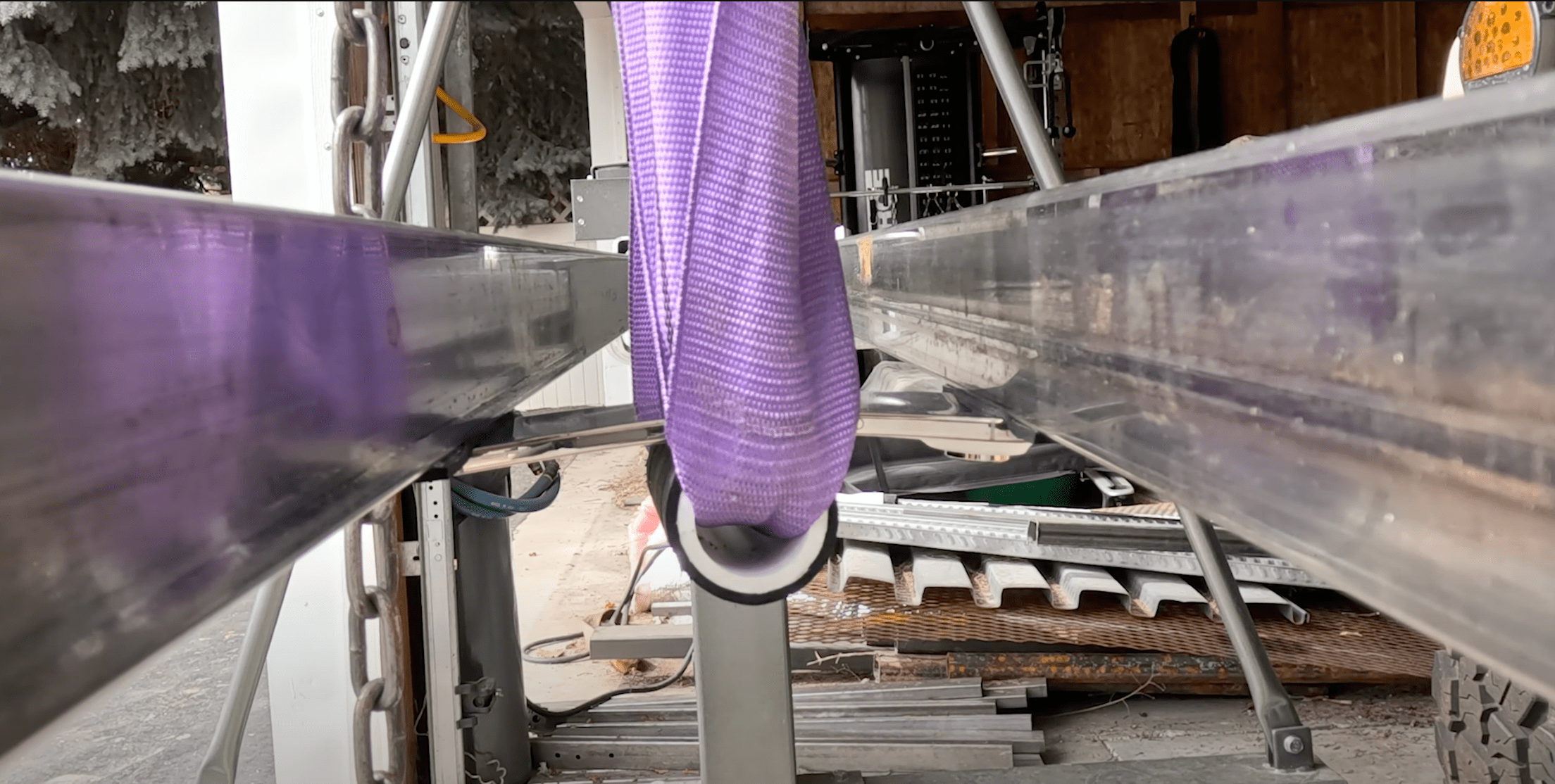 iPhone Air 极薄机身与弯曲测试