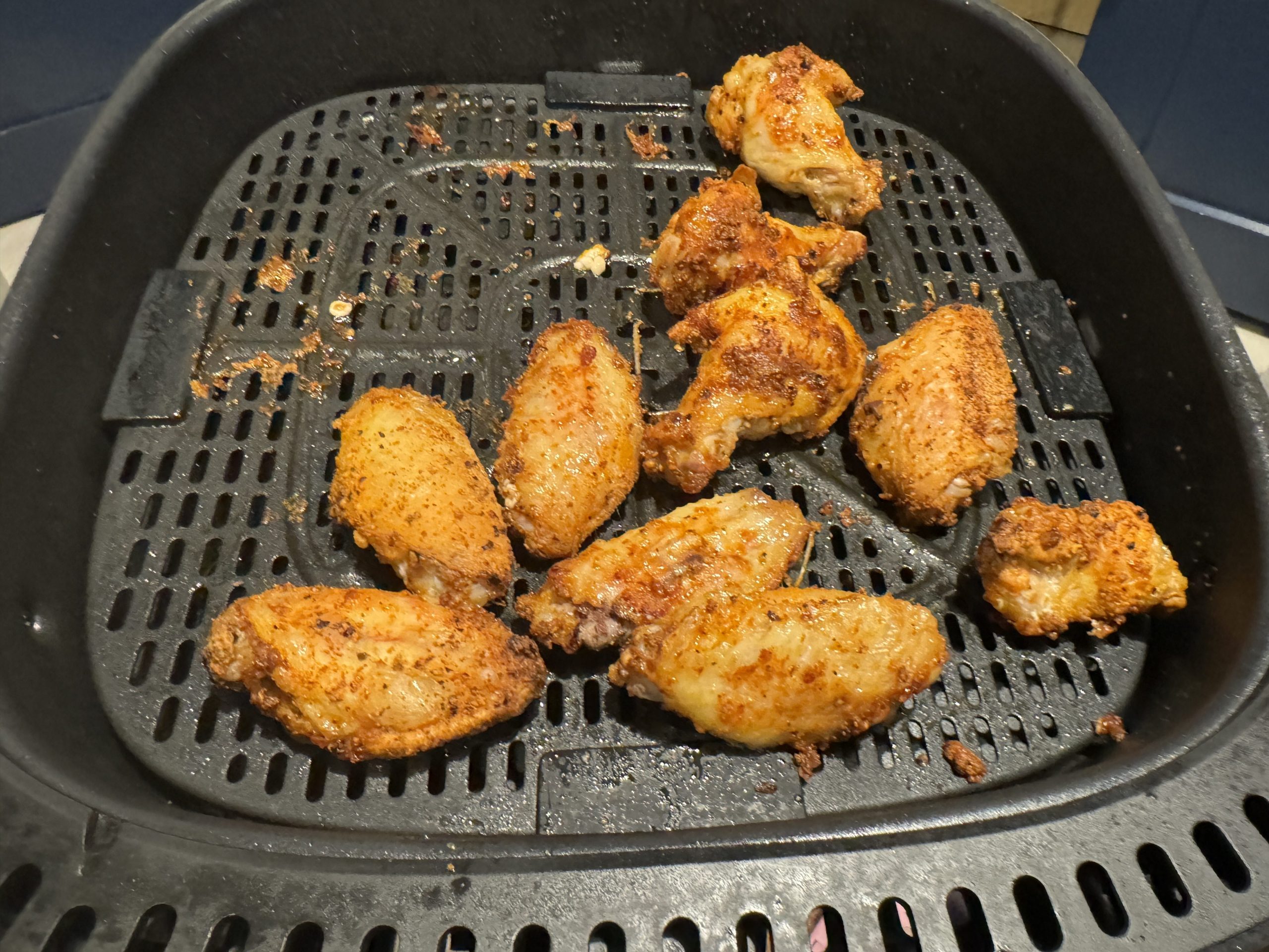 Typhur Dome 2 空气炸锅烹饪中的食物