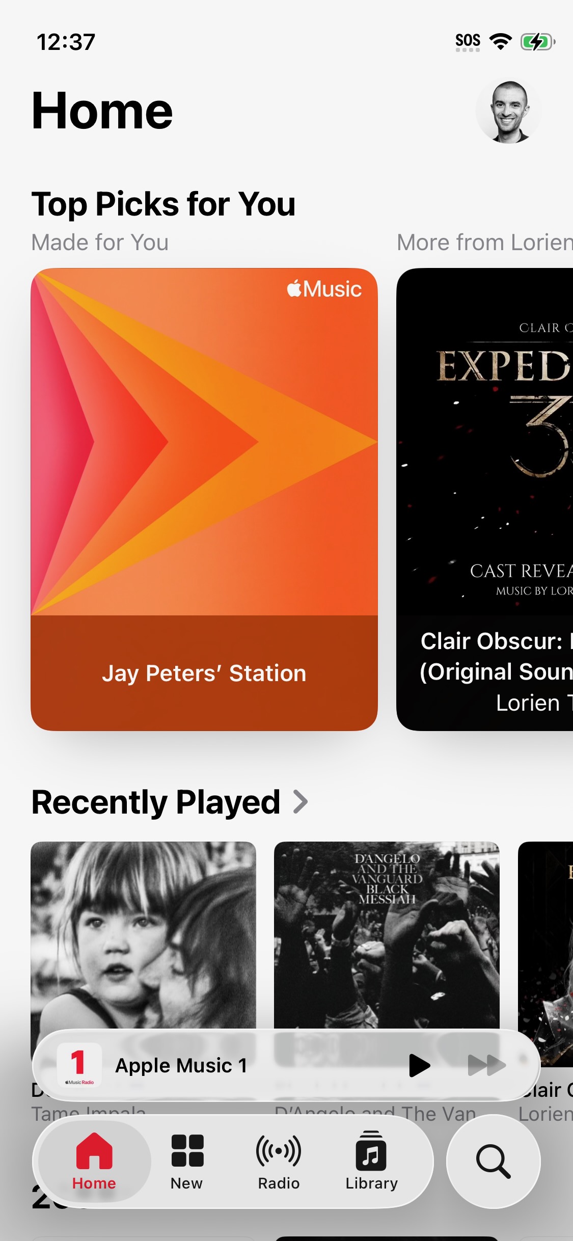 Apple TV应用Liquid Glass效果对比图 - 清晰版