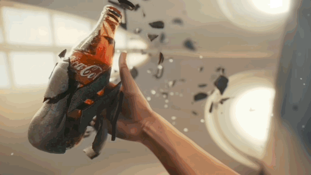 ‘Masterpiece’广告展示画作细节与可乐的连接