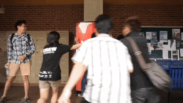 可口可乐‘拥抱机’互动广告，传递快乐与连接