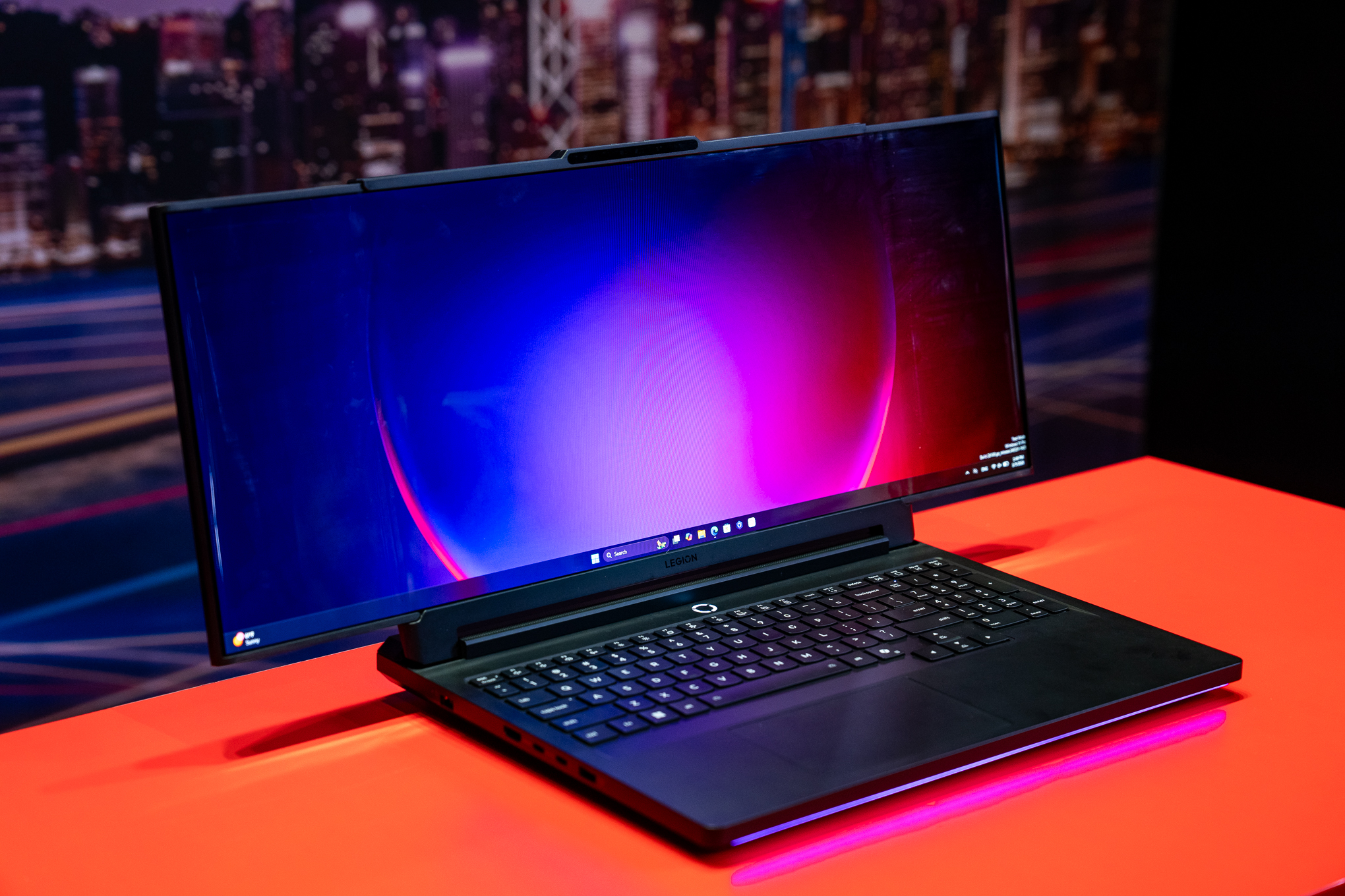 联想Legion Pro可卷曲游戏笔记本概念机于CES 2026展示